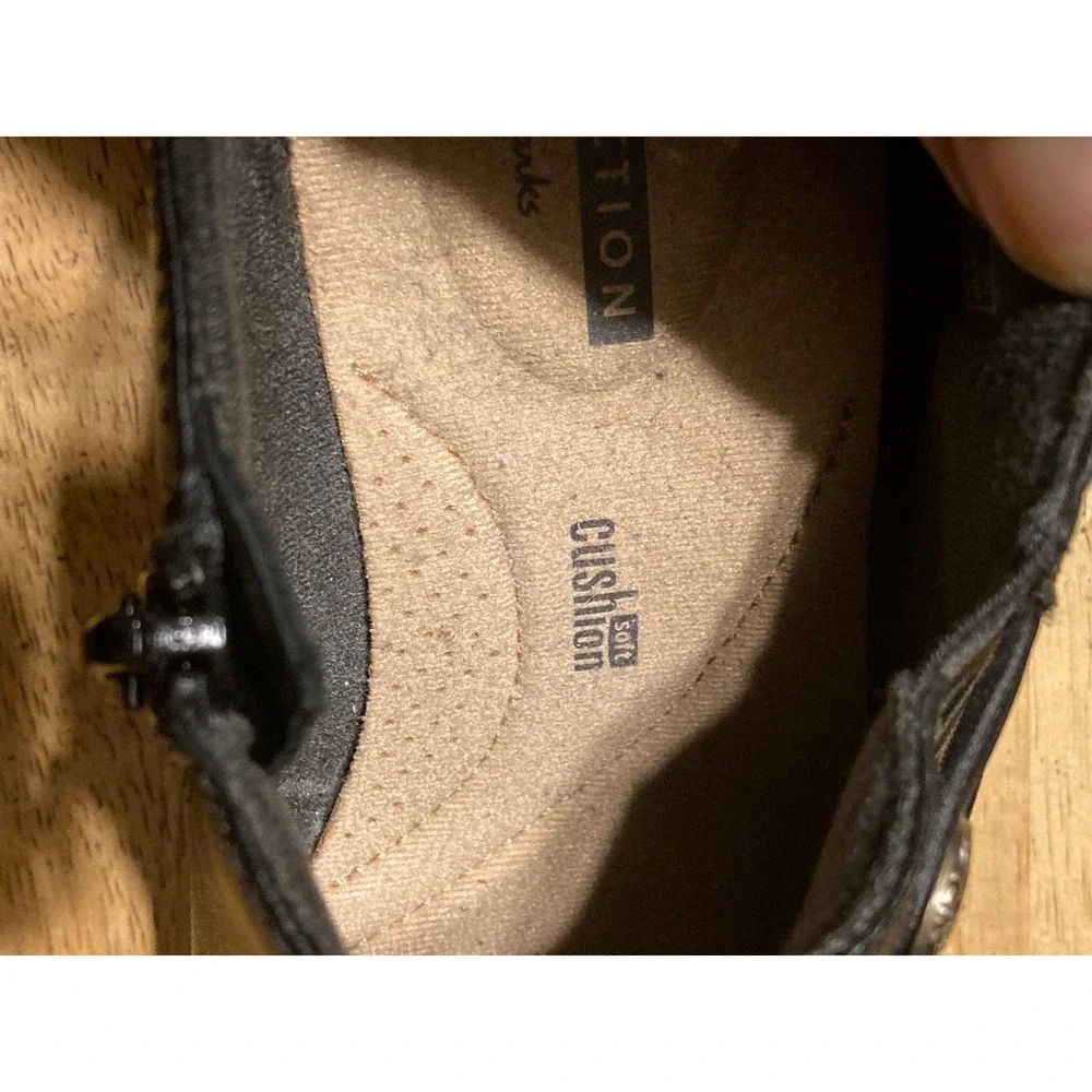 Clarks Collection Black Leather Side Zip Button Booties‎ Shooties 6.5M